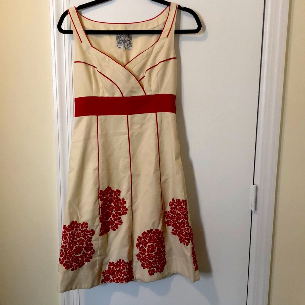 Floreat cocktail dress with flower detail and sweetheart neckline, size 2